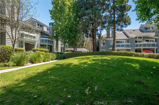 7402 Yellowtail Drive 201, Huntington Beach, CA 92648