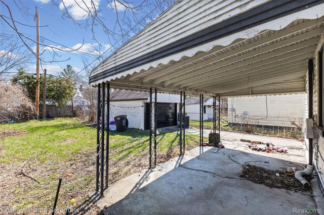 8626 Brace Street, Detroit, MI 48228