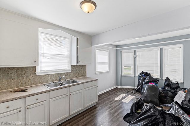 8626 Brace Street, Detroit, MI 48228