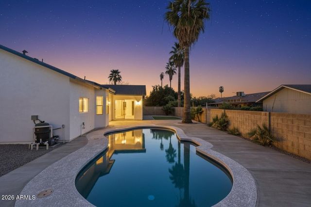 2245 E CAPRI Circle, Mesa, AZ 85204