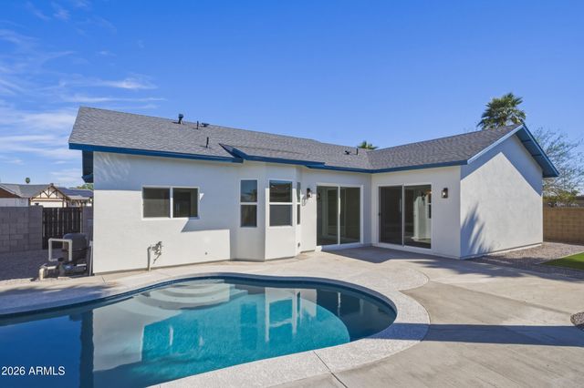 2245 E CAPRI Circle, Mesa, AZ 85204