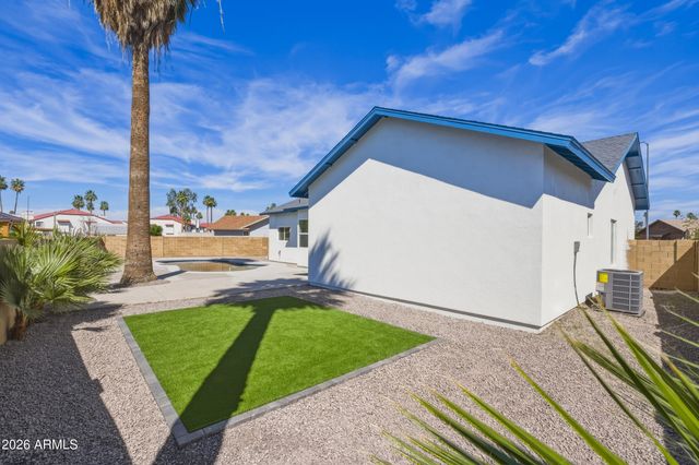 2245 E CAPRI Circle, Mesa, AZ 85204