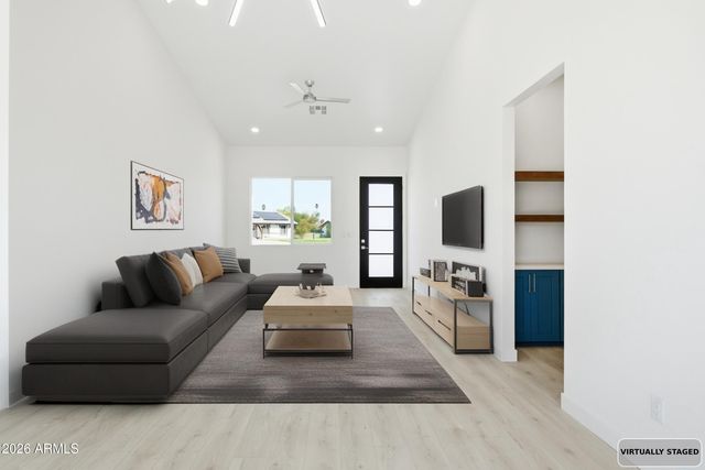 2245 E CAPRI Circle, Mesa, AZ 85204