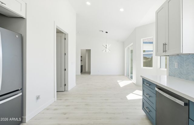 2245 E CAPRI Circle, Mesa, AZ 85204