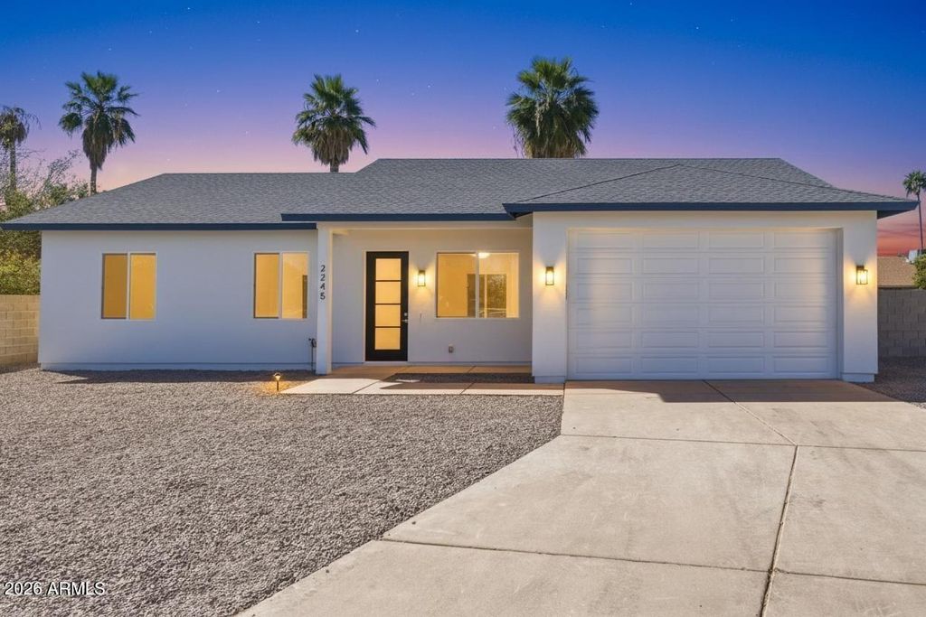 2245 E CAPRI Circle, Mesa, AZ 85204