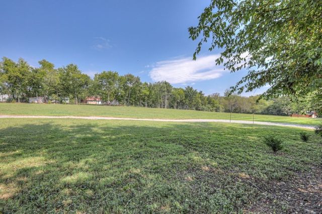 105 Kingwood Ave, Shelbyville, TN 37160