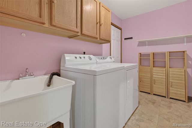 417 Eckford Circle, Troy, MI 48085