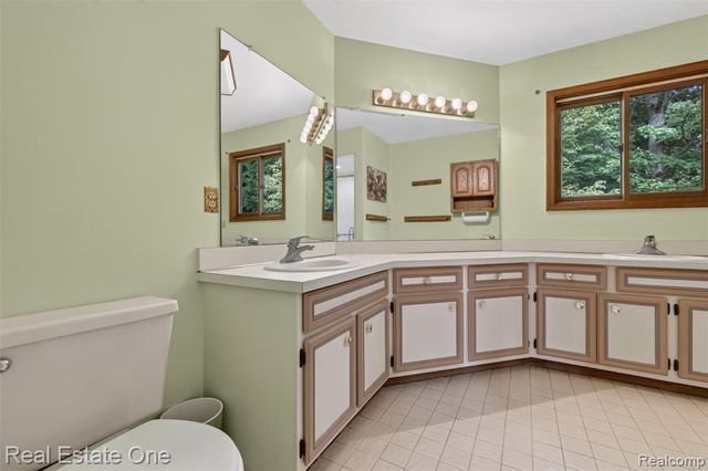 417 Eckford Circle, Troy, MI 48085
