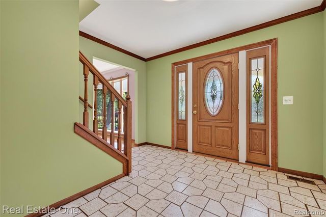 417 Eckford Circle, Troy, MI 48085