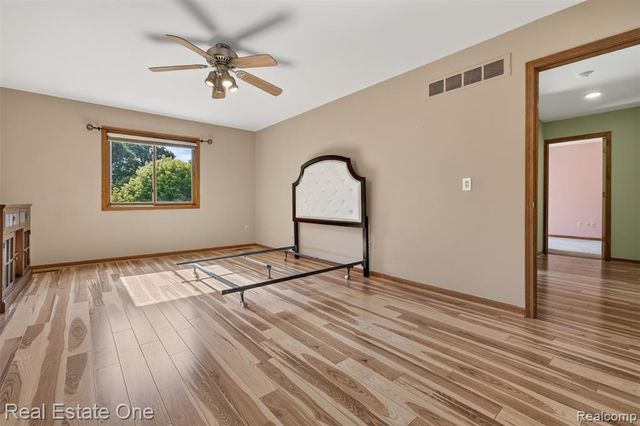 417 Eckford Circle, Troy, MI 48085