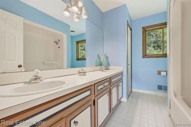 417 Eckford Circle, Troy, MI 48085