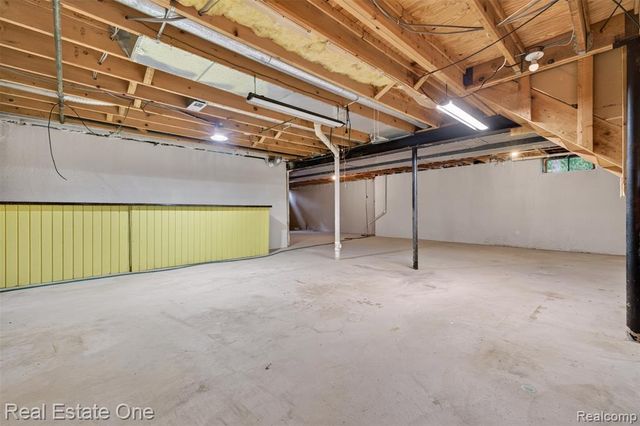 417 Eckford Circle, Troy, MI 48085