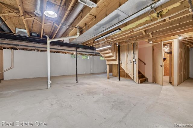 417 Eckford Circle, Troy, MI 48085