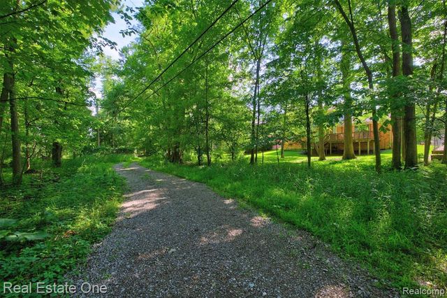 417 Eckford Circle, Troy, MI 48085