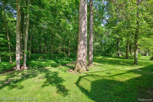 417 Eckford Circle, Troy, MI 48085