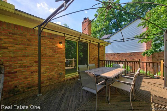 417 Eckford Circle, Troy, MI 48085