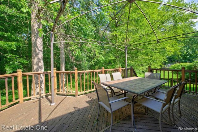 417 Eckford Circle, Troy, MI 48085