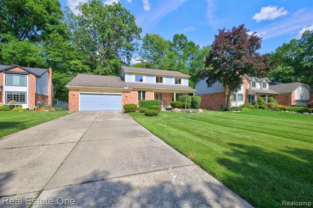 417 Eckford Circle, Troy, MI 48085