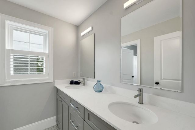 28 Settlers Ridge Road, Windham, NH 03087