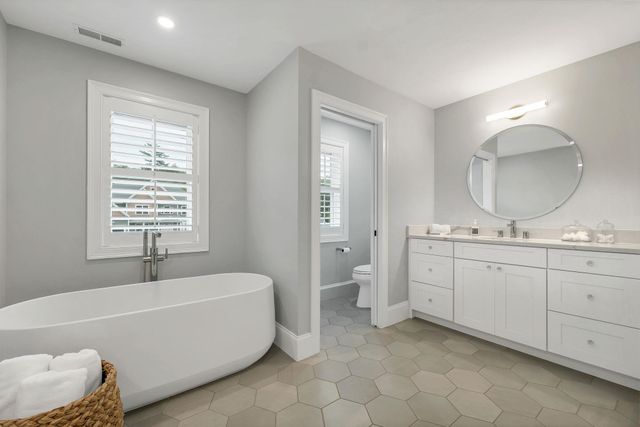 28 Settlers Ridge Road, Windham, NH 03087