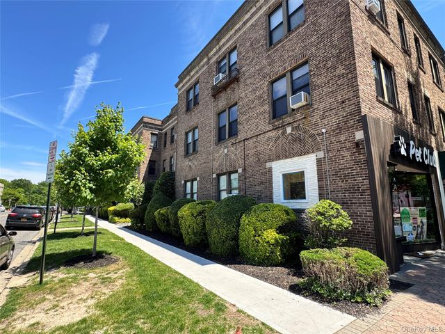 222 7th Street 2B, Garden City, NY 11530