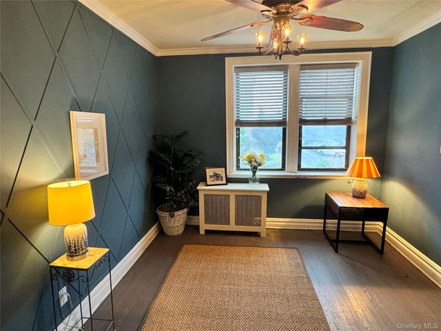 222 7th Street 2B, Garden City, NY 11530