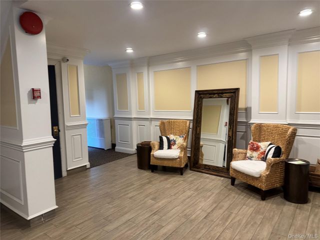 222 7th Street 2B, Garden City, NY 11530