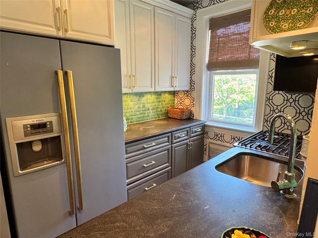 222 7th Street 2B, Garden City, NY 11530