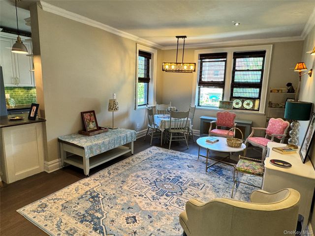 222 7th Street 2B, Garden City, NY 11530