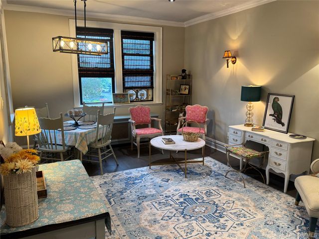 222 7th Street 2B, Garden City, NY 11530