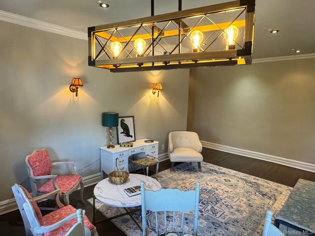 222 7th Street 2B, Garden City, NY 11530