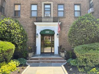 222 7th Street 2B, Garden City, NY 11530