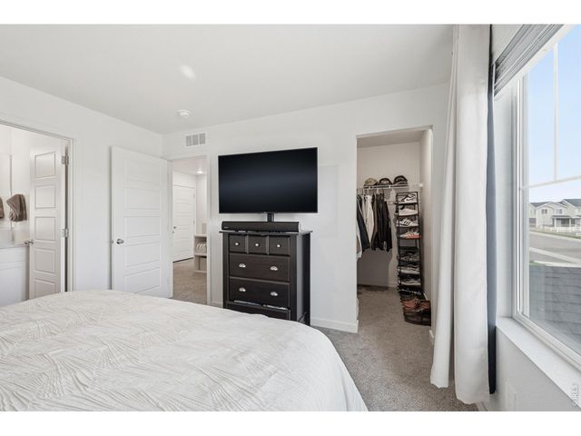 438 Mountain Bluebird Dr, Johnstown, CO 80534