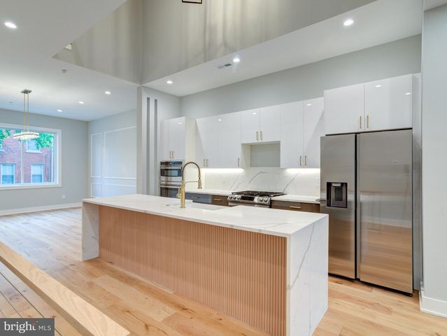 1019 E PALMER ST, Philadelphia, PA 19125