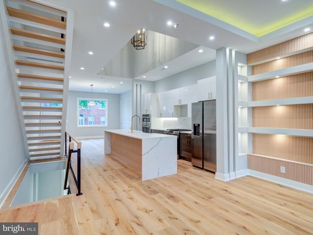 1019 E PALMER ST, Philadelphia, PA 19125