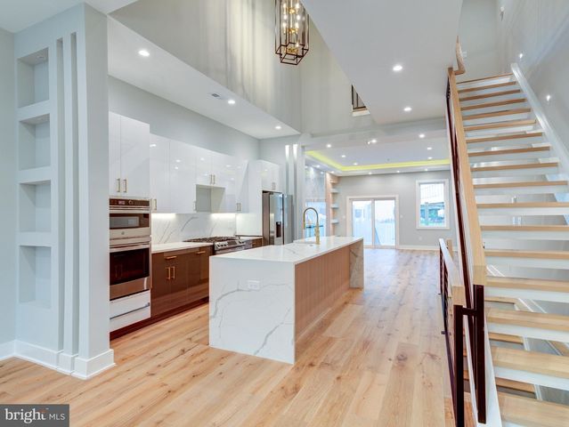 1019 E PALMER ST, Philadelphia, PA 19125