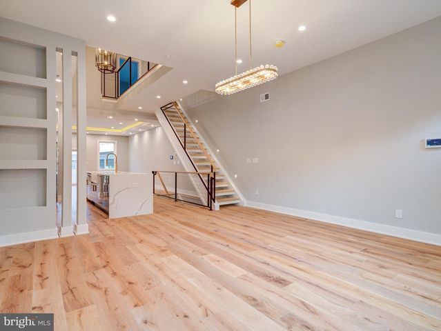 1019 E PALMER ST, Philadelphia, PA 19125