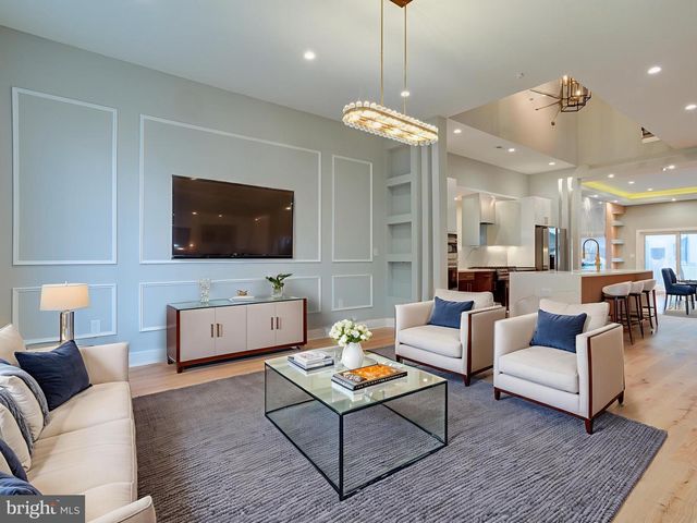 1019 E PALMER ST, Philadelphia, PA 19125