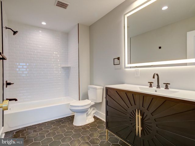 1019 E PALMER ST, Philadelphia, PA 19125