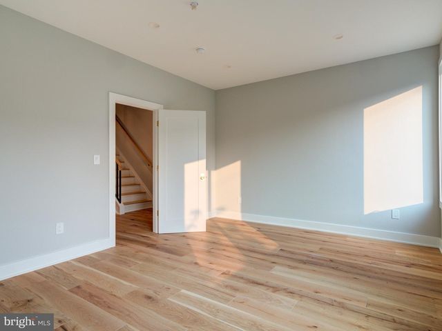 1019 E PALMER ST, Philadelphia, PA 19125