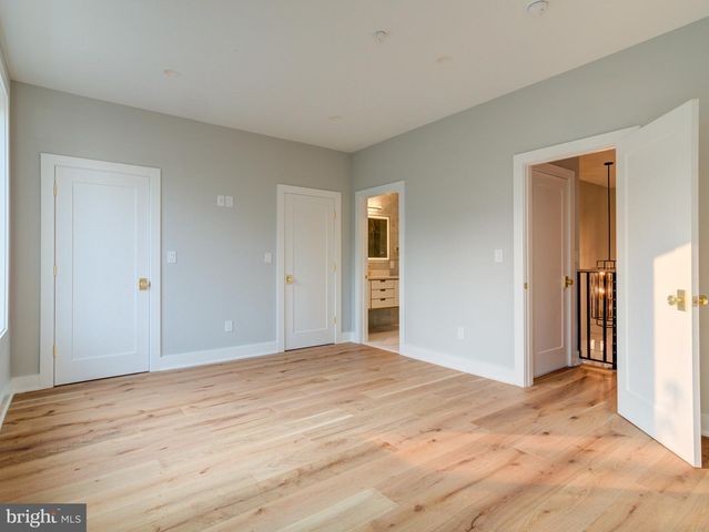 1019 E PALMER ST, Philadelphia, PA 19125