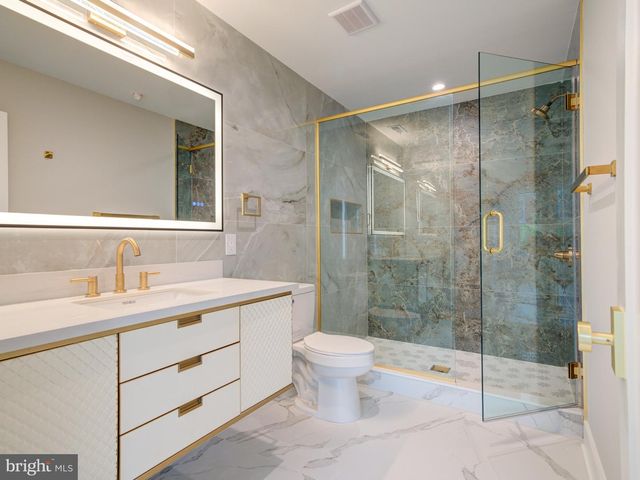 1019 E PALMER ST, Philadelphia, PA 19125