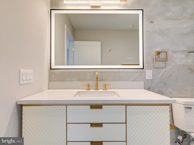 1019 E PALMER ST, Philadelphia, PA 19125