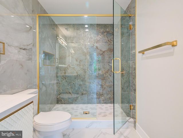 1019 E PALMER ST, Philadelphia, PA 19125