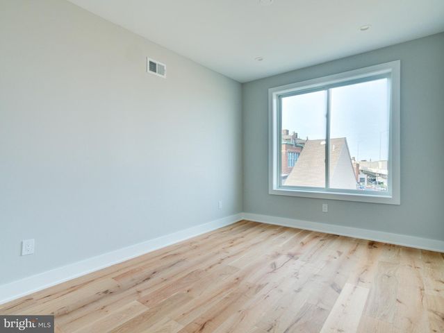 1019 E PALMER ST, Philadelphia, PA 19125