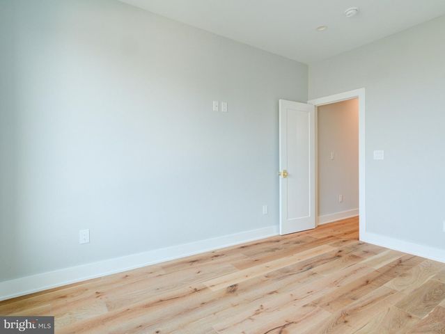 1019 E PALMER ST, Philadelphia, PA 19125