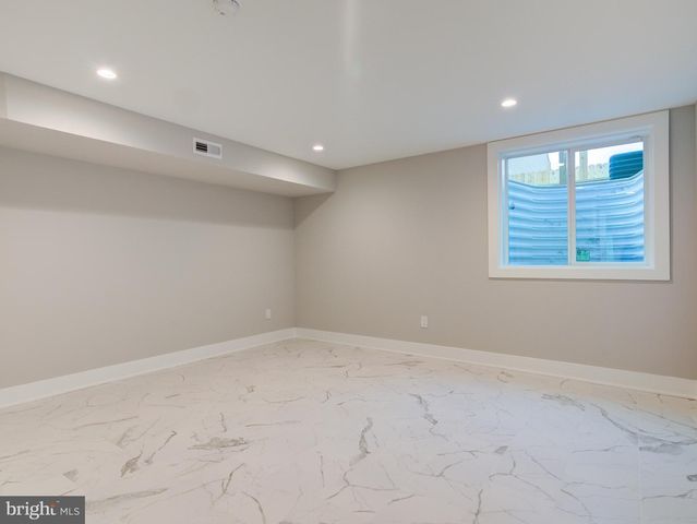 1019 E PALMER ST, Philadelphia, PA 19125