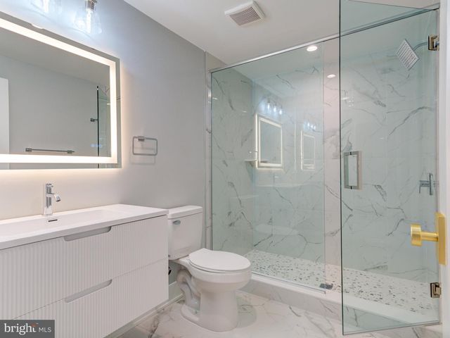 1019 E PALMER ST, Philadelphia, PA 19125