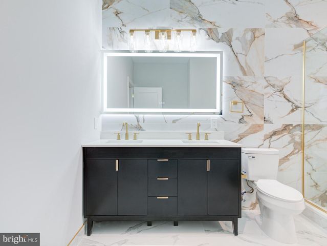 1019 E PALMER ST, Philadelphia, PA 19125