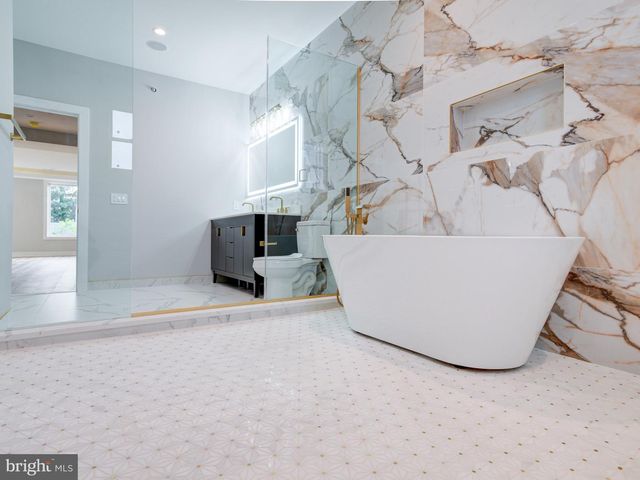 1019 E PALMER ST, Philadelphia, PA 19125